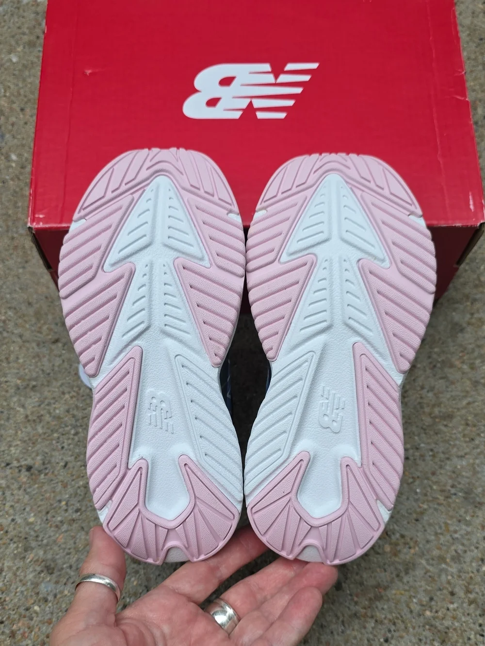 NWT New Balance Rave Run V2 PKRAVBL2 Black Pink Sneakers Size Girl's 11.5 WIDE